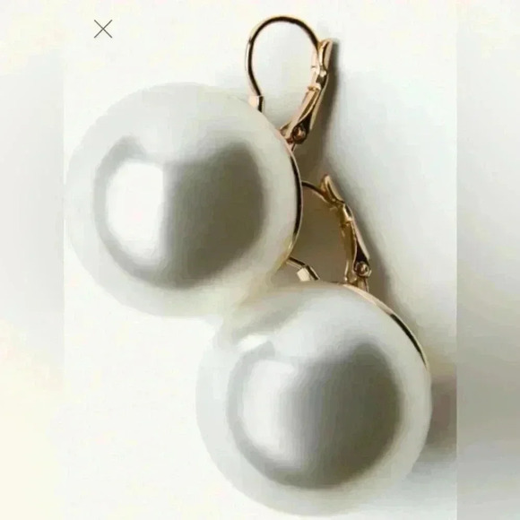 Zara Jewelry - Zara large pearl earrings 🔥